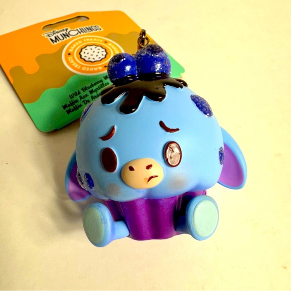 NWT. NWT. Disney Ornament - Munchlings Wild blueberry muffin Eeyore. - Picture 1 of 11